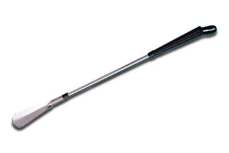 Flexible shoe horn clearance